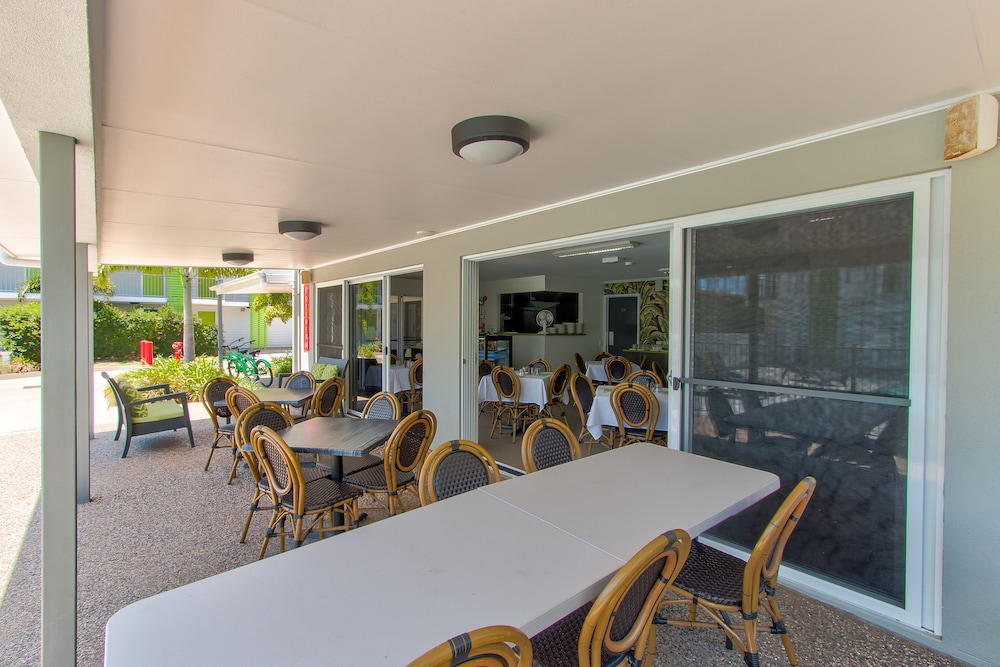 Mackay Oceanside Central Hotel 36/51