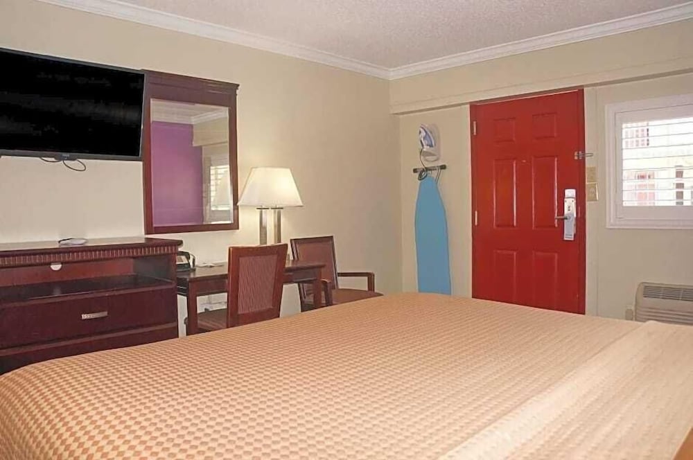 Dream Inn Fresno 23/50