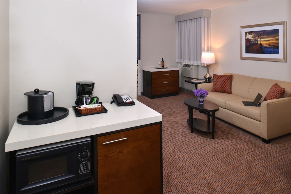 Best Western Royal Palace Inn & Suites 38/46