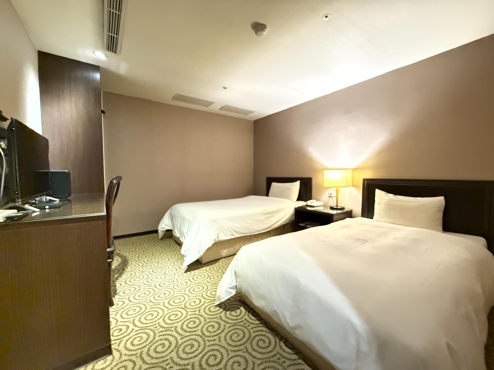 Room, Twin Beds, No Window