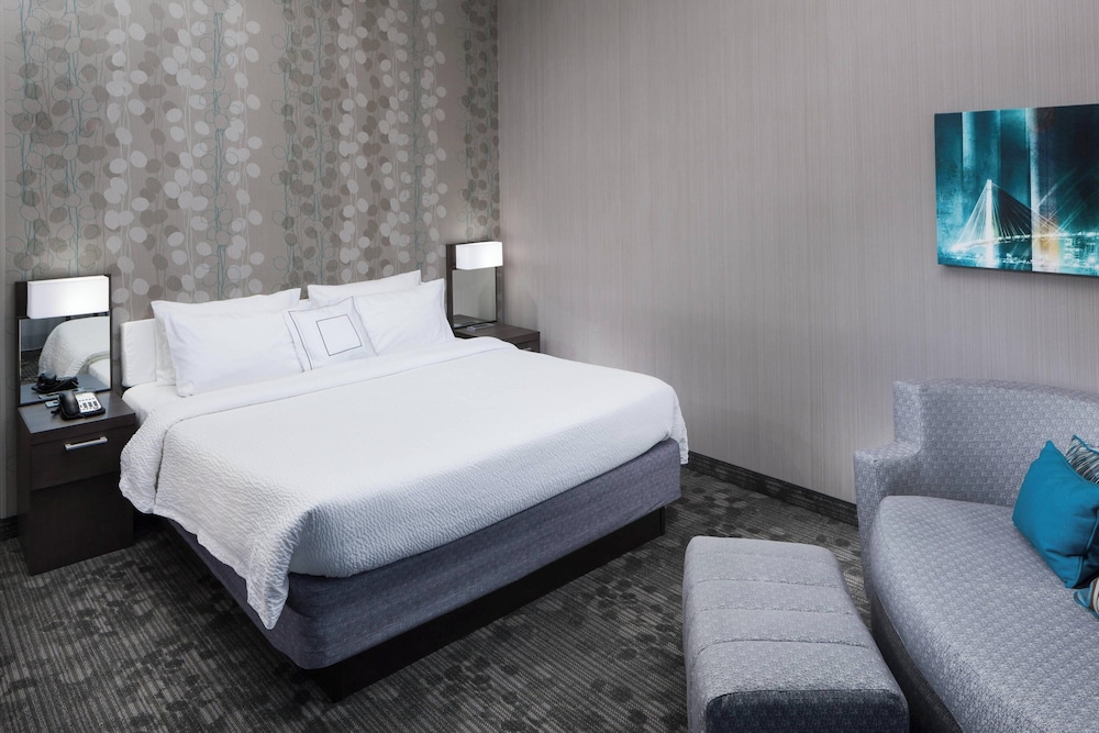 Room at Courtyard Omaha Downtown/Old Market Area, OMAHA - NE