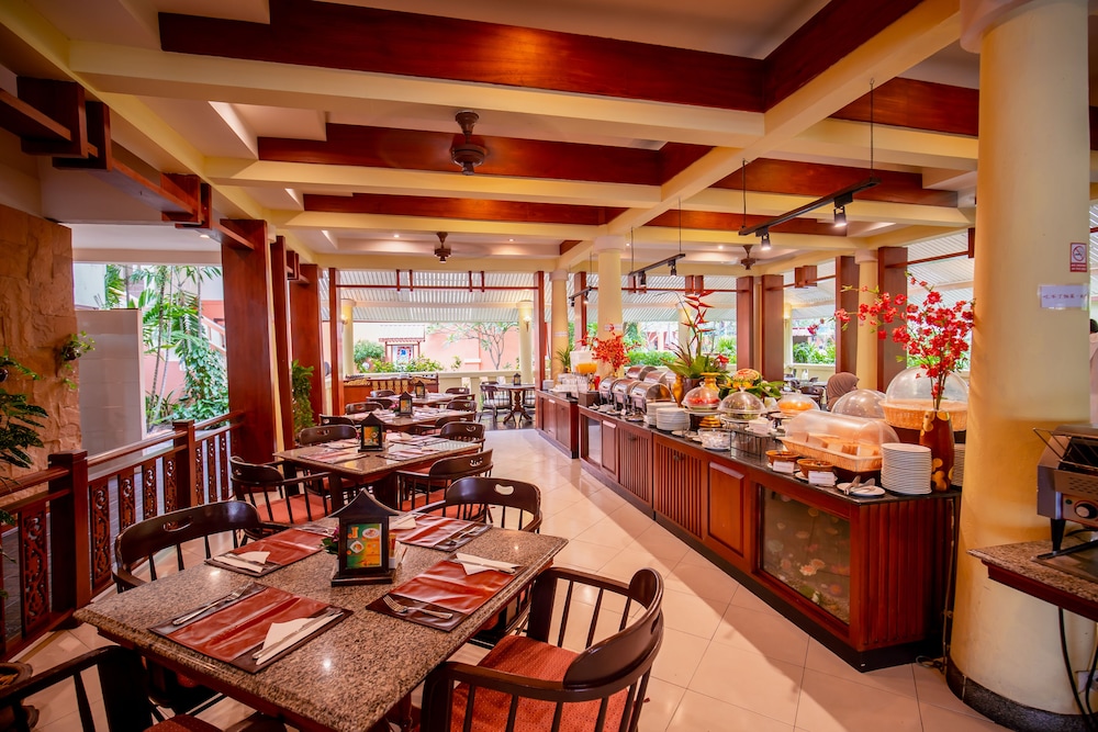 Phuket Leelavadee Hua Ting Resort 24/50