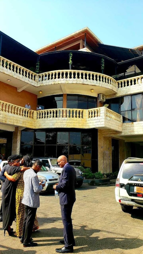 Bella Casa Hotel 3/50