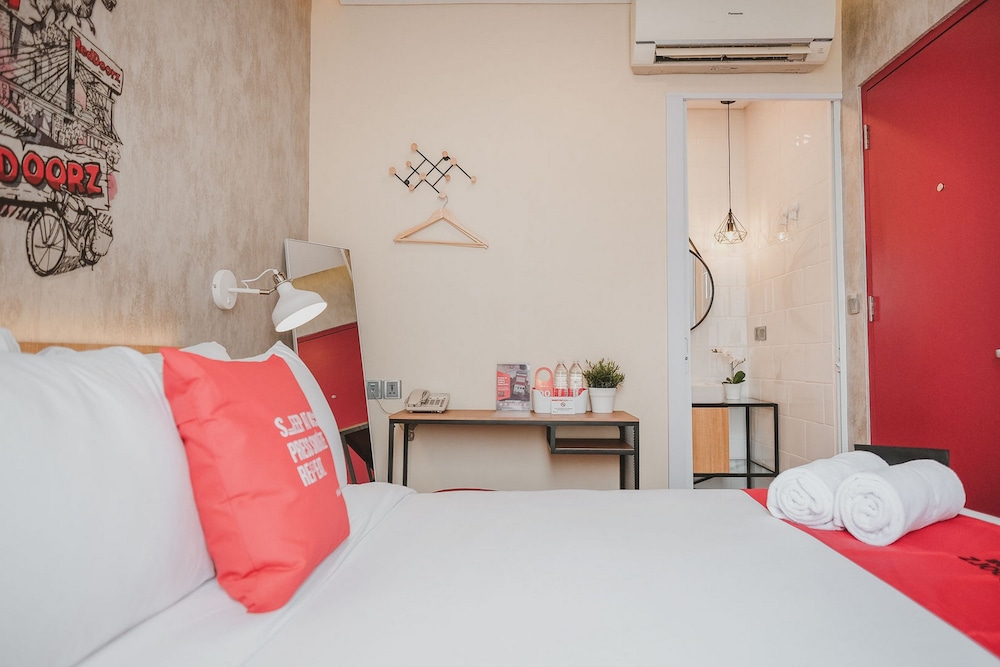 Reddoorz Plus @ Thamrin 25/50