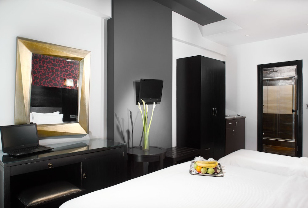 غرفة ثلاثية بسرير مزدوج وسرير بطابقين، Areos Hotel 7/7