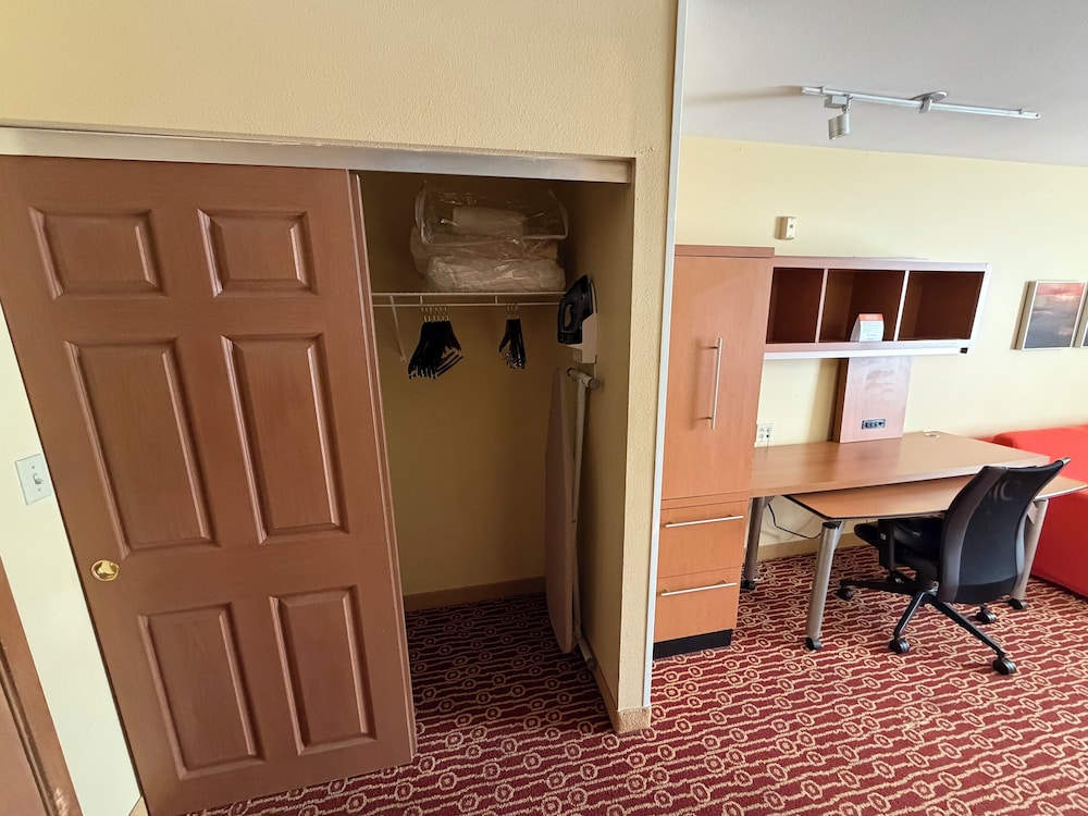 MainStay Suites Bloomington near University 36/42