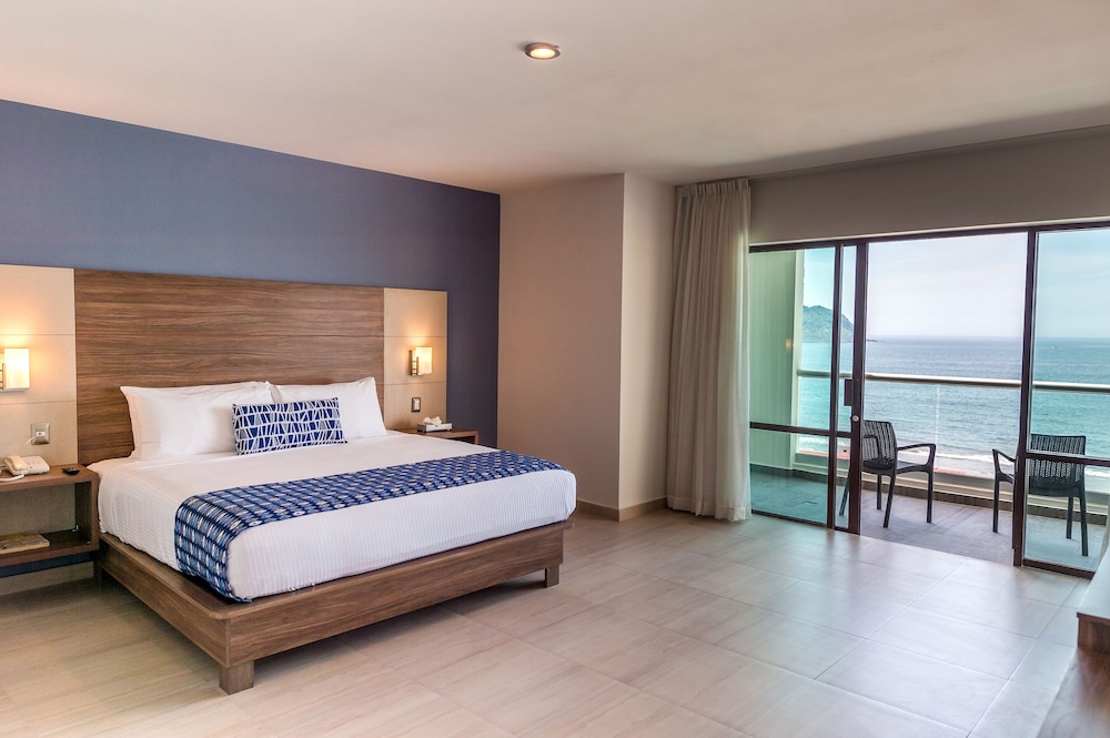 STANDARD, DOUBLE BED, SEA VIEW
