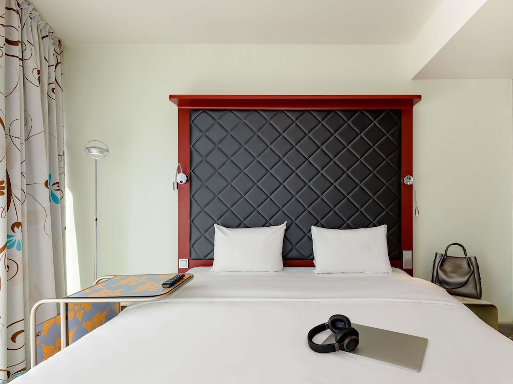 Room, Queen Bed