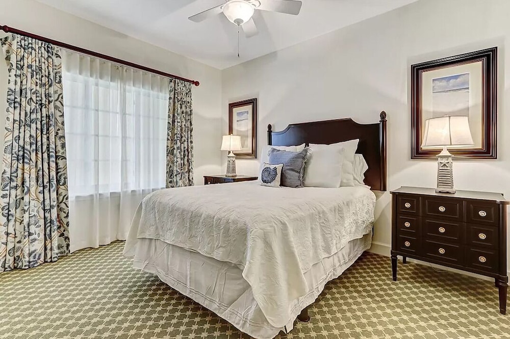 2 Bedrooms, Condo, Village, King and Queen Bed, with View