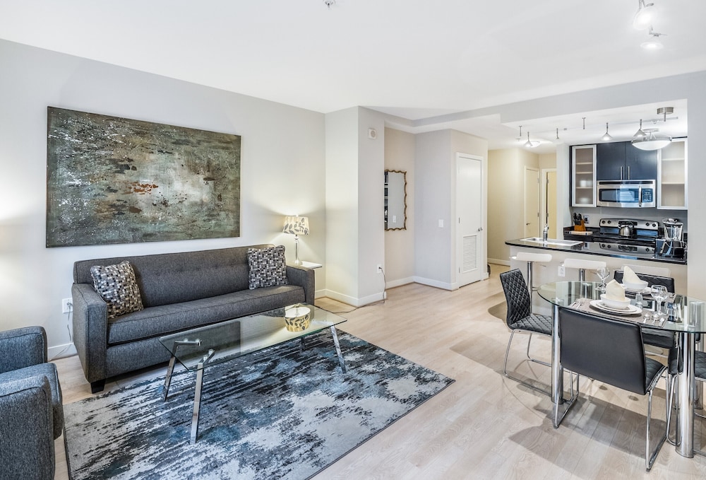 Global Luxury Suites At The White House 40/45