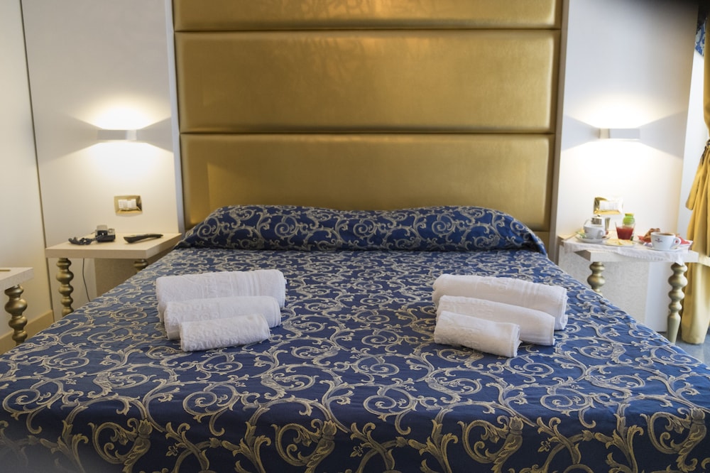 Hotel Ambassador 25/48