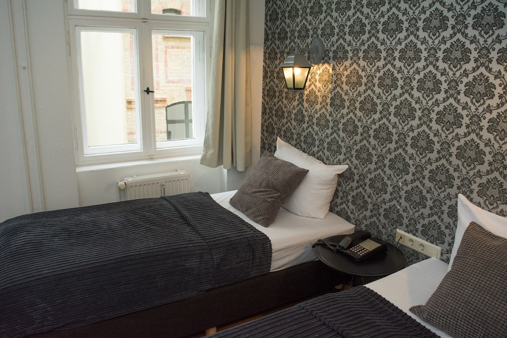Old Town Hotel 54/72