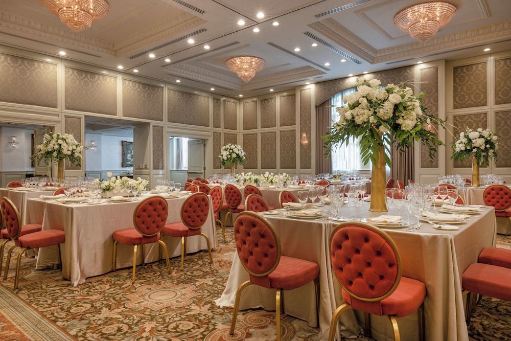 Market Pavilion Hotel 47/61