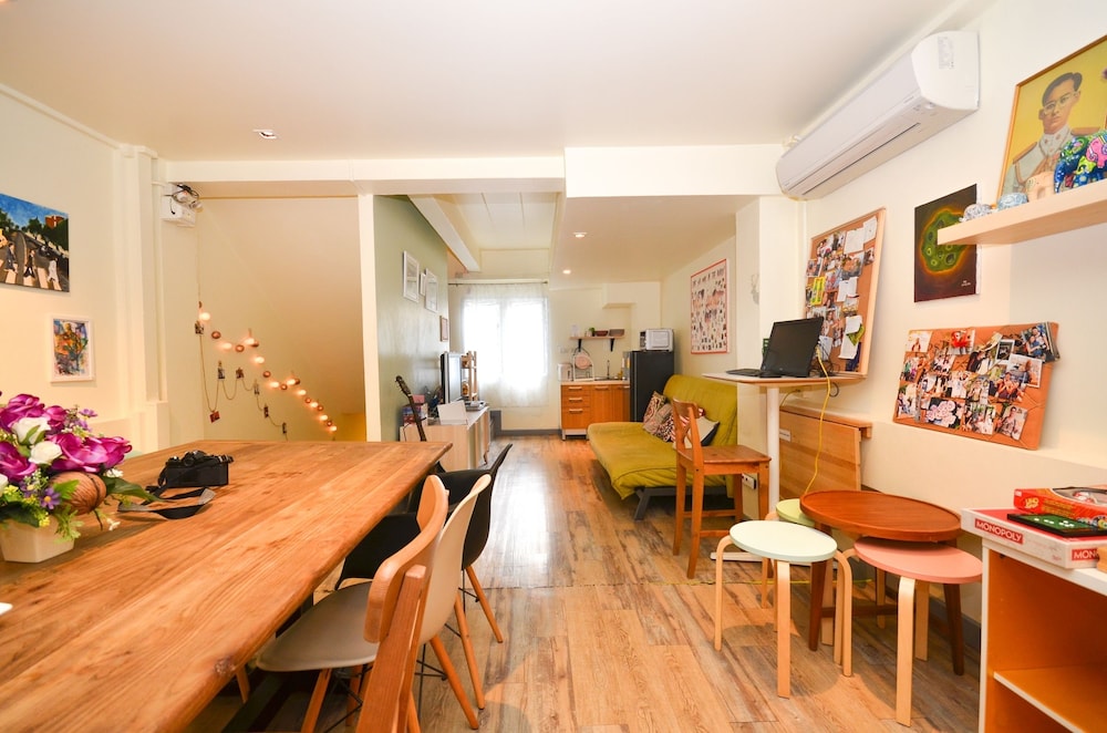 Good Day Hostel 56/63