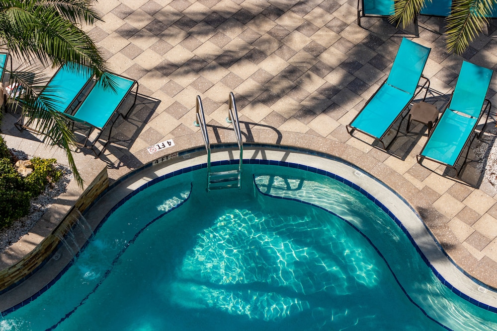 Shephards Beach Resort 58/66