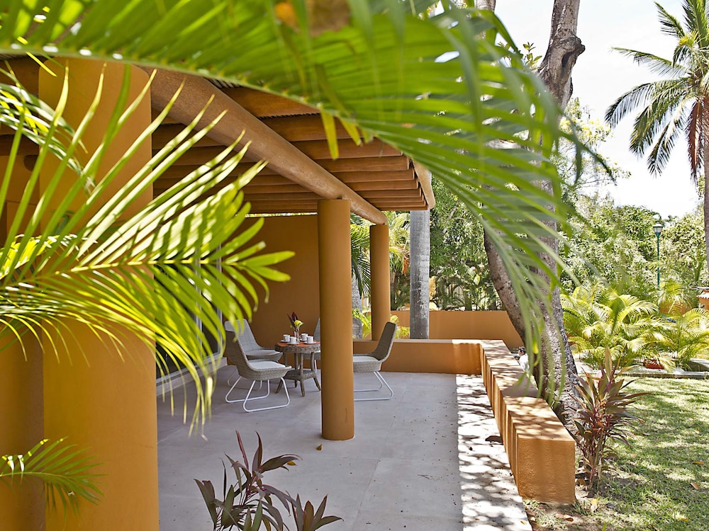 Hotel Ixzi Plus 10/63