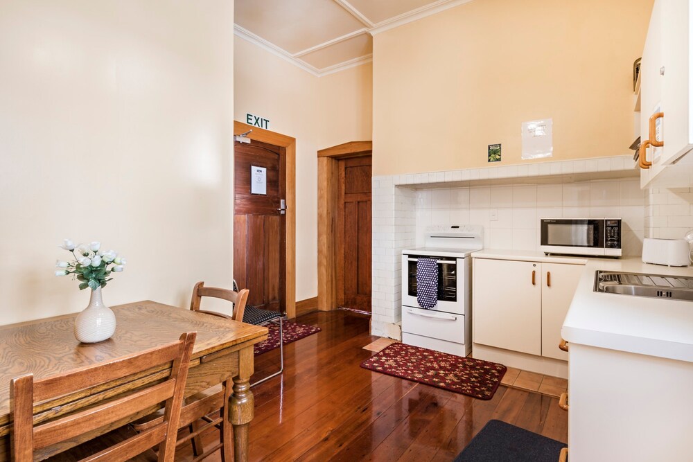 Halswell Lodge 28/50