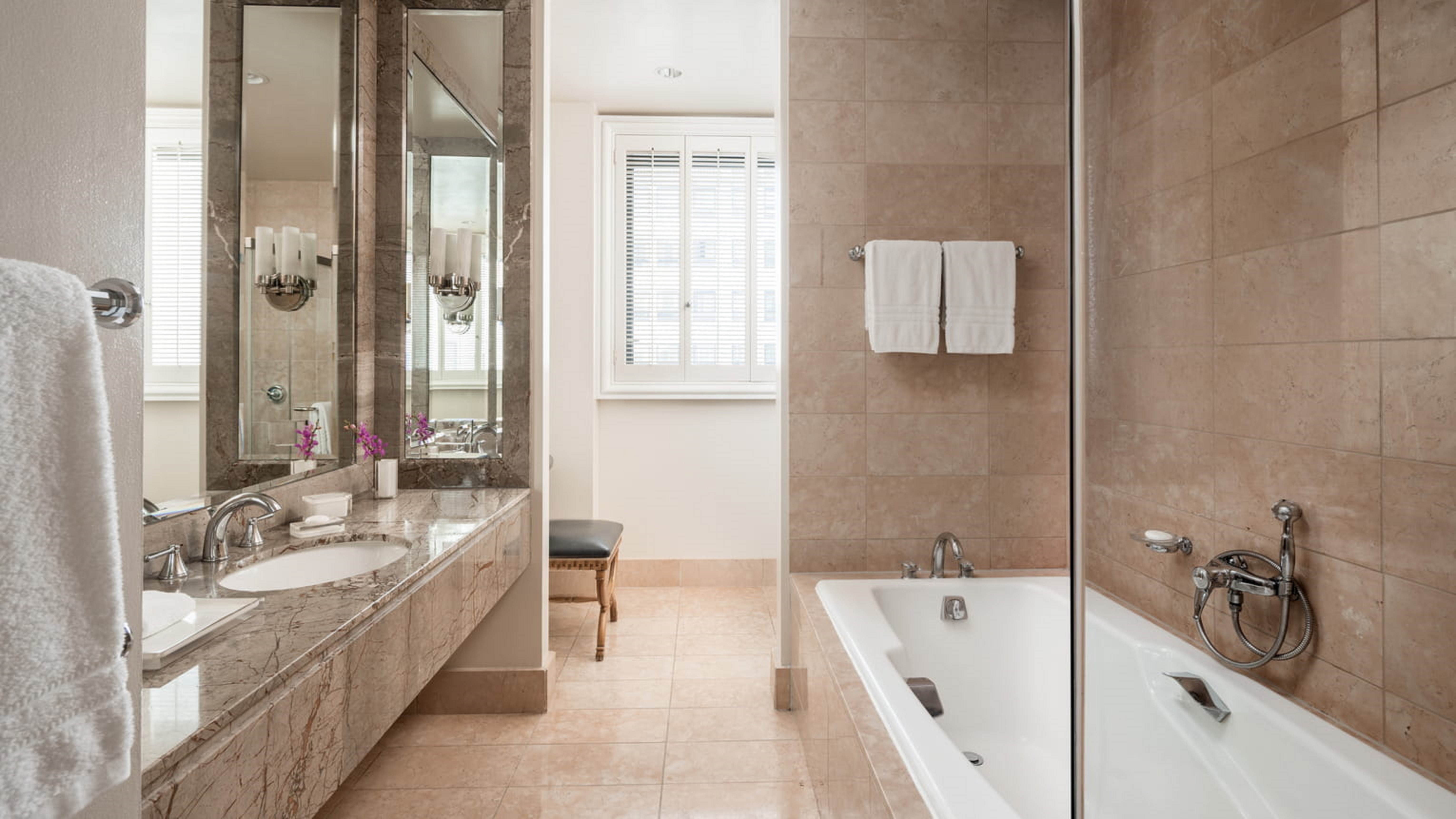 1 Bedroom, Beverly, Suite, Corner