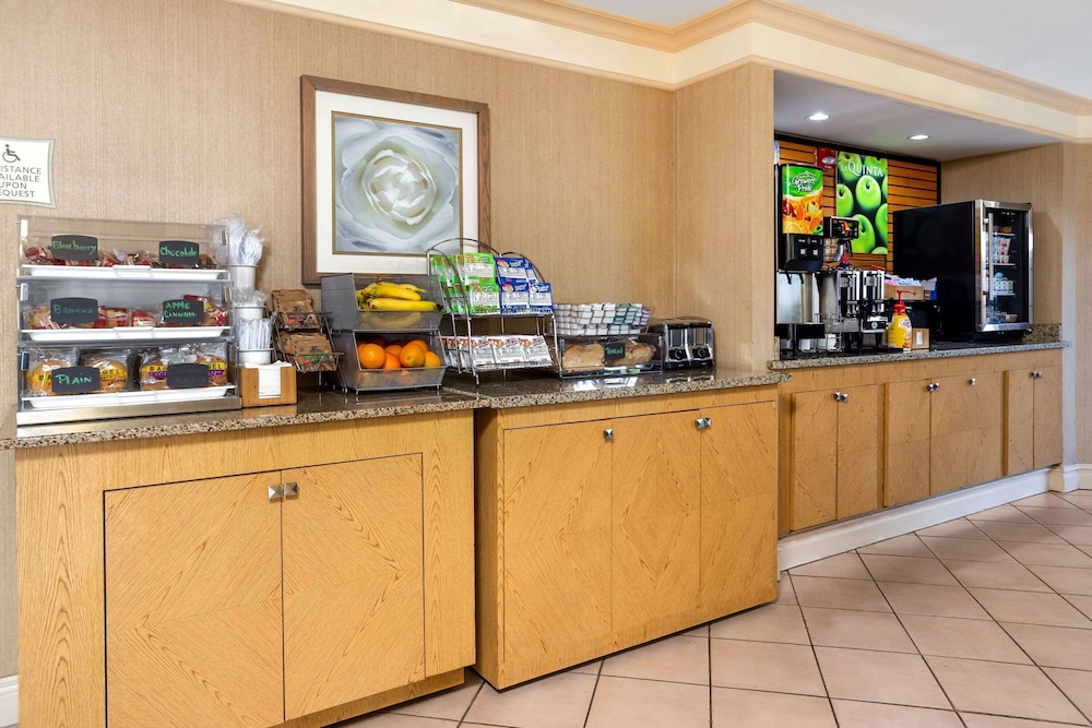 La Quinta Inn Tampa Airport Stadium Westshore 21/29