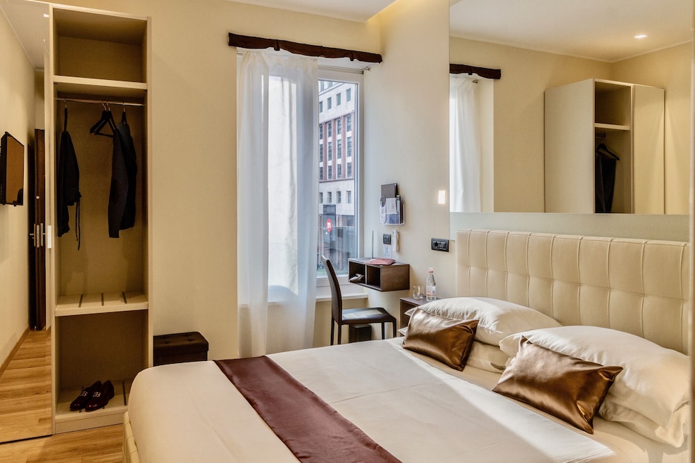 Aiello Rooms - San Babila 26/61