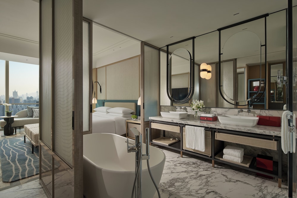 Hyatt Regency Zhuhai Gongbei 44/45