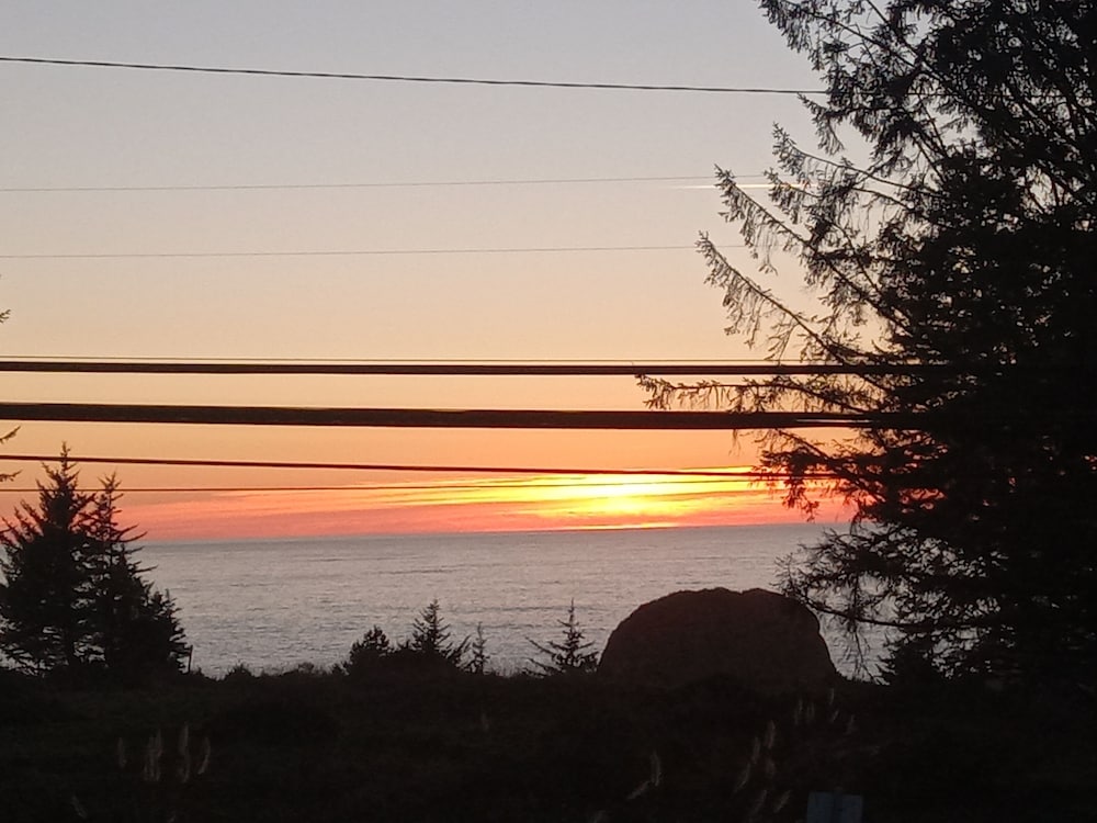 Blue Coast Inn and Suites 37/41