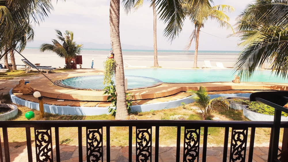 First Villa Beach Resort 10/75