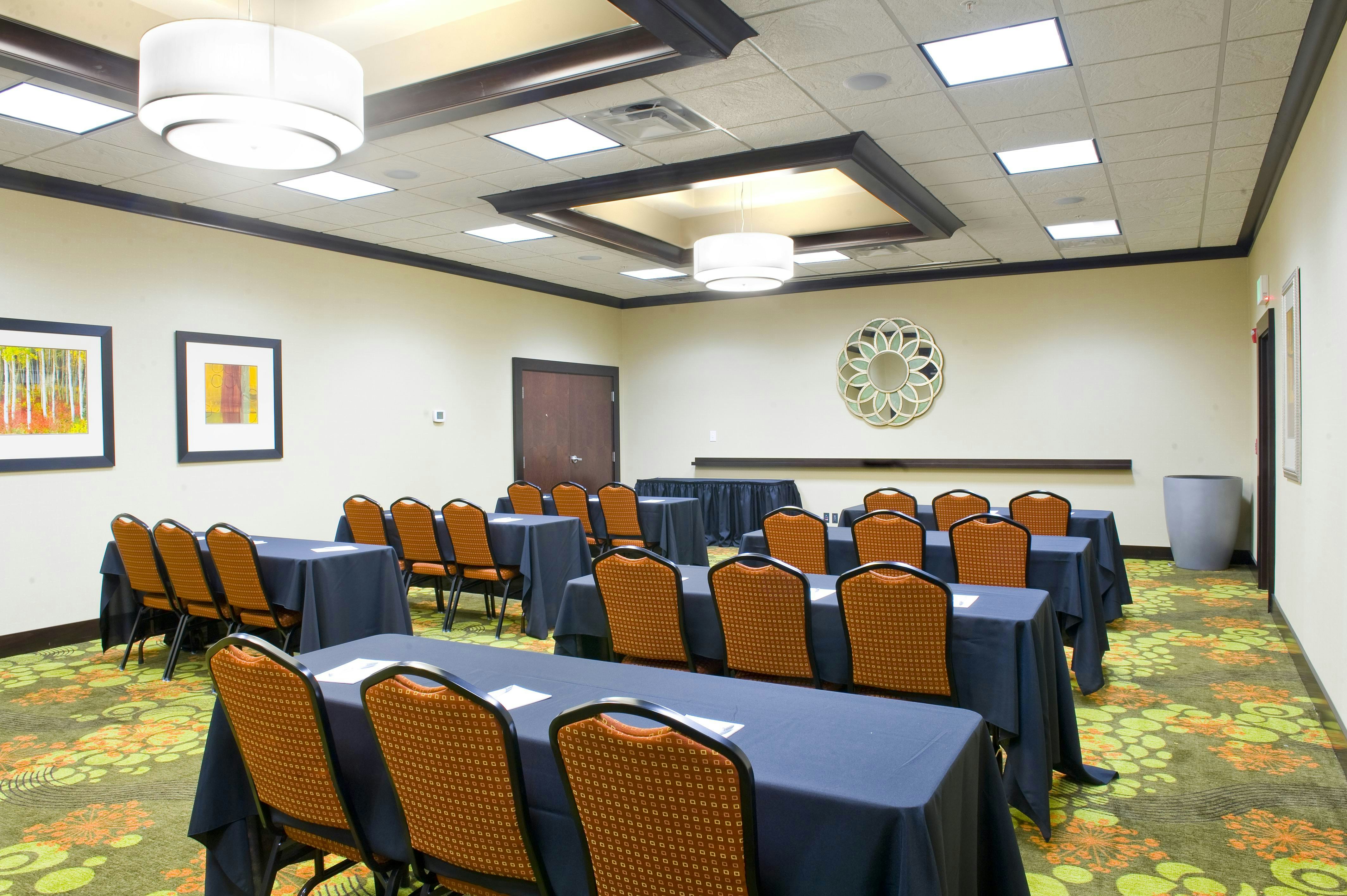 Hampton Inn Evansville Airport 62/70