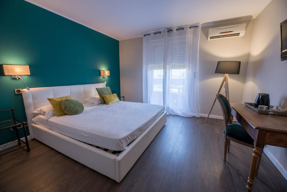 Hotel Les Jardins de La Madrague 14/65