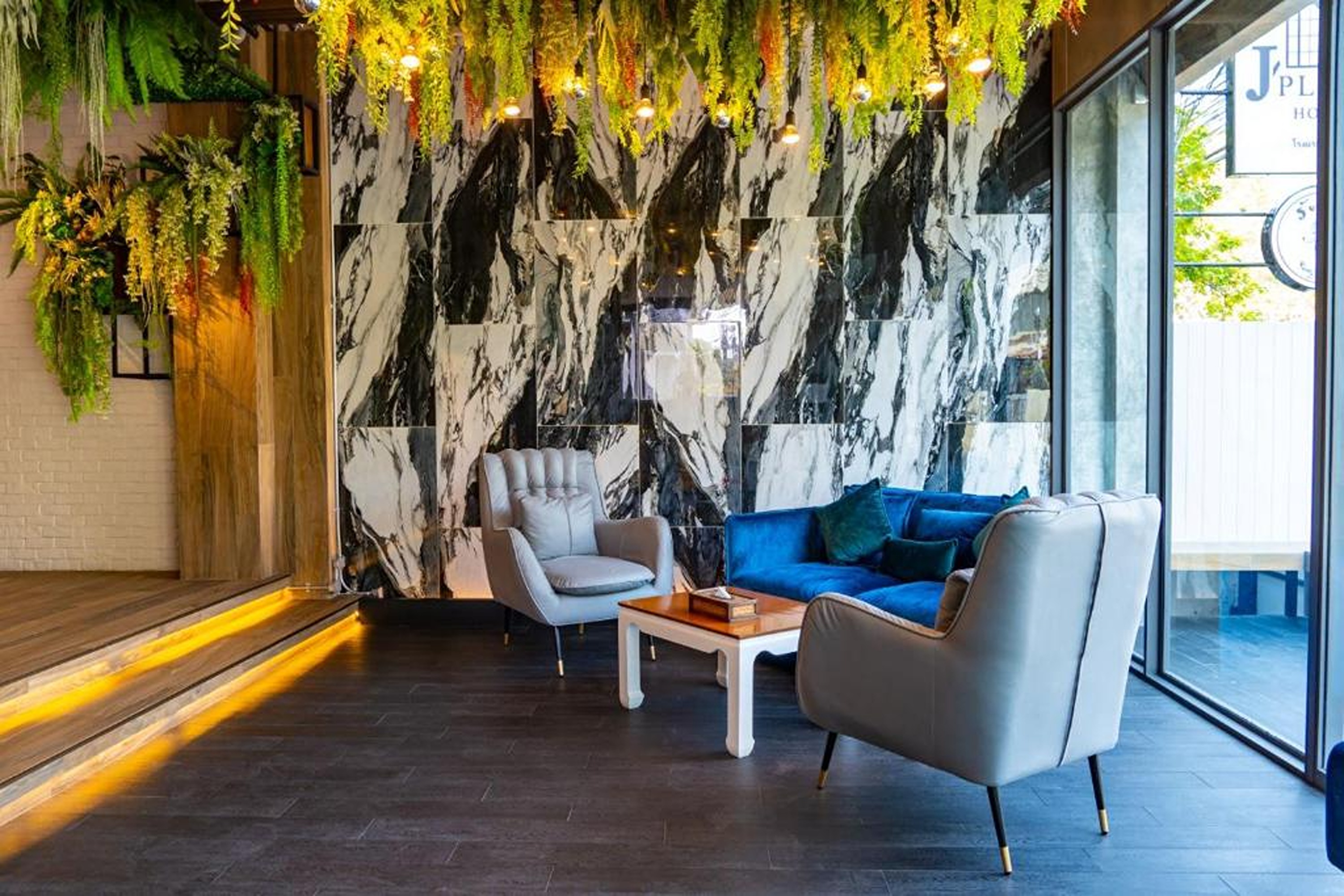 J Place Hotel by ZUZU 34/50