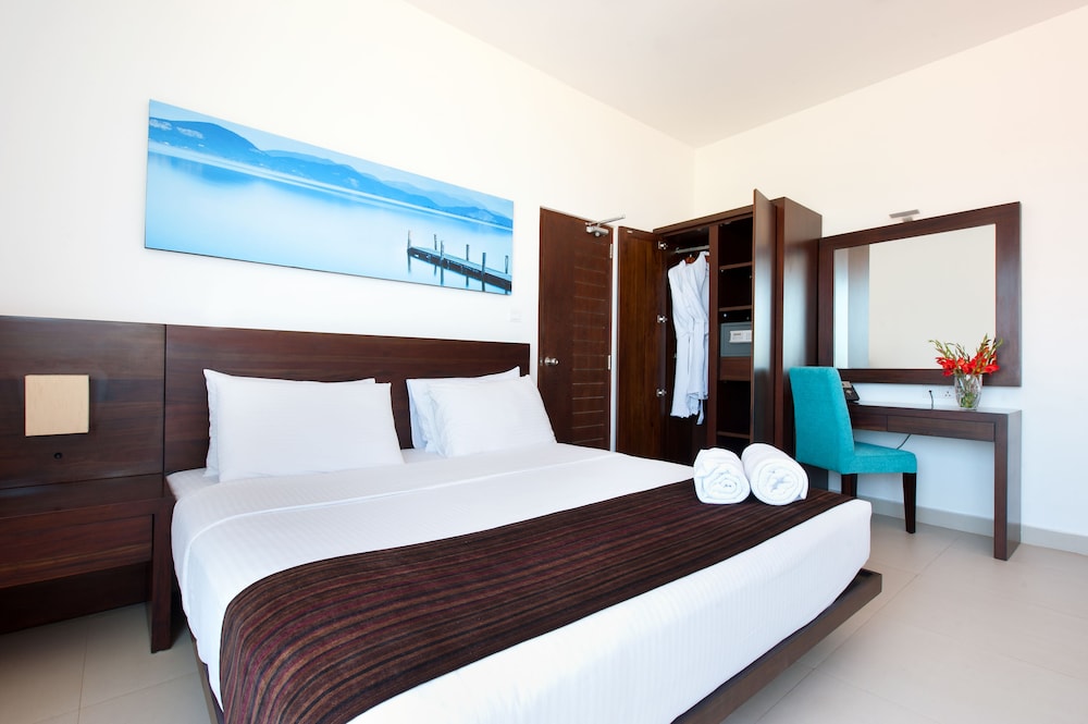 The Beach - All Suite Hotel 13/50