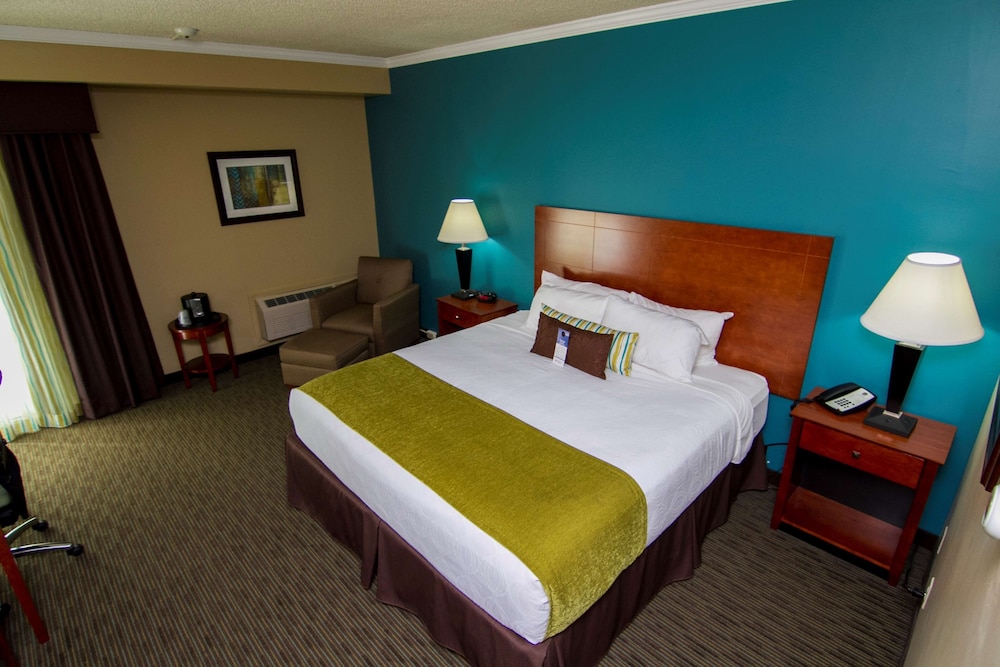 Best Western Plus Plattsburgh 9/47