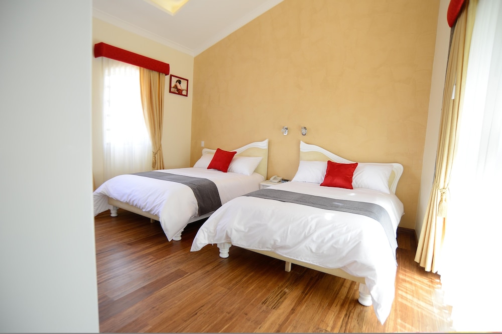 HOTEL BOUTIQUE MARQUIZ 35/57
