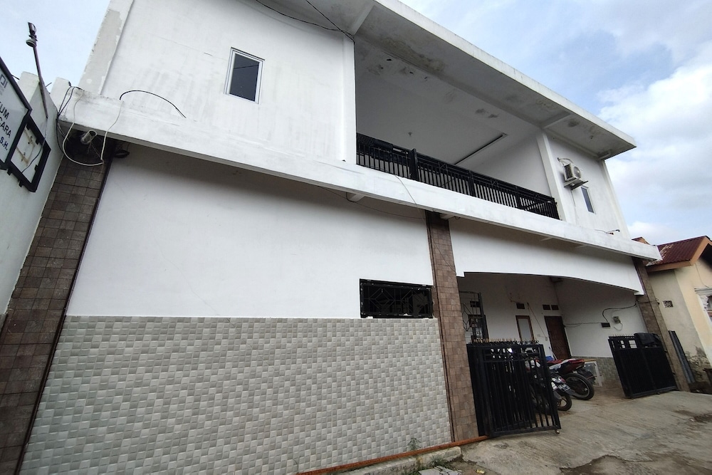 OYO 2933 Wisma Hiro Pertiwi 2/26