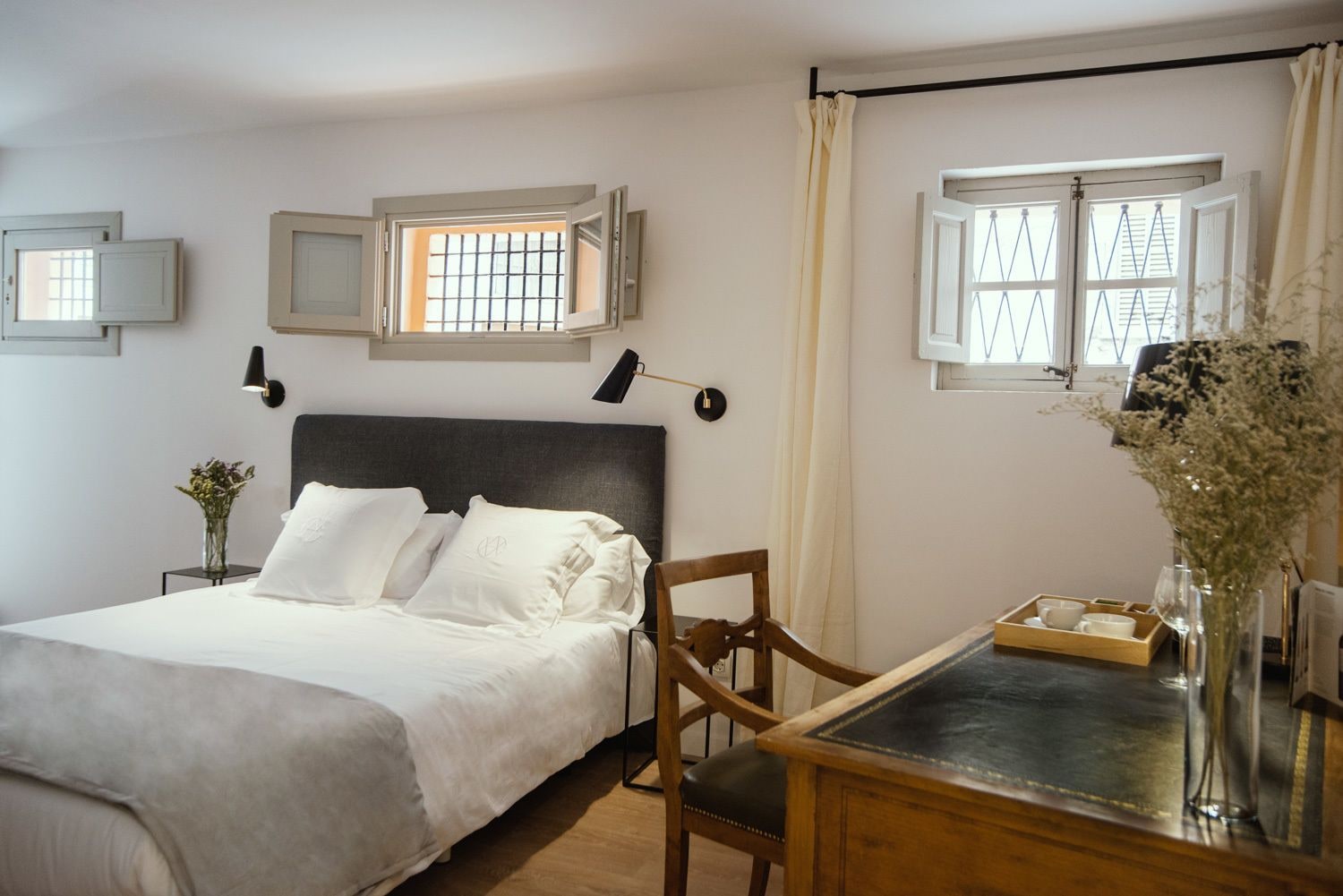 ROOM, DOUBLE BED