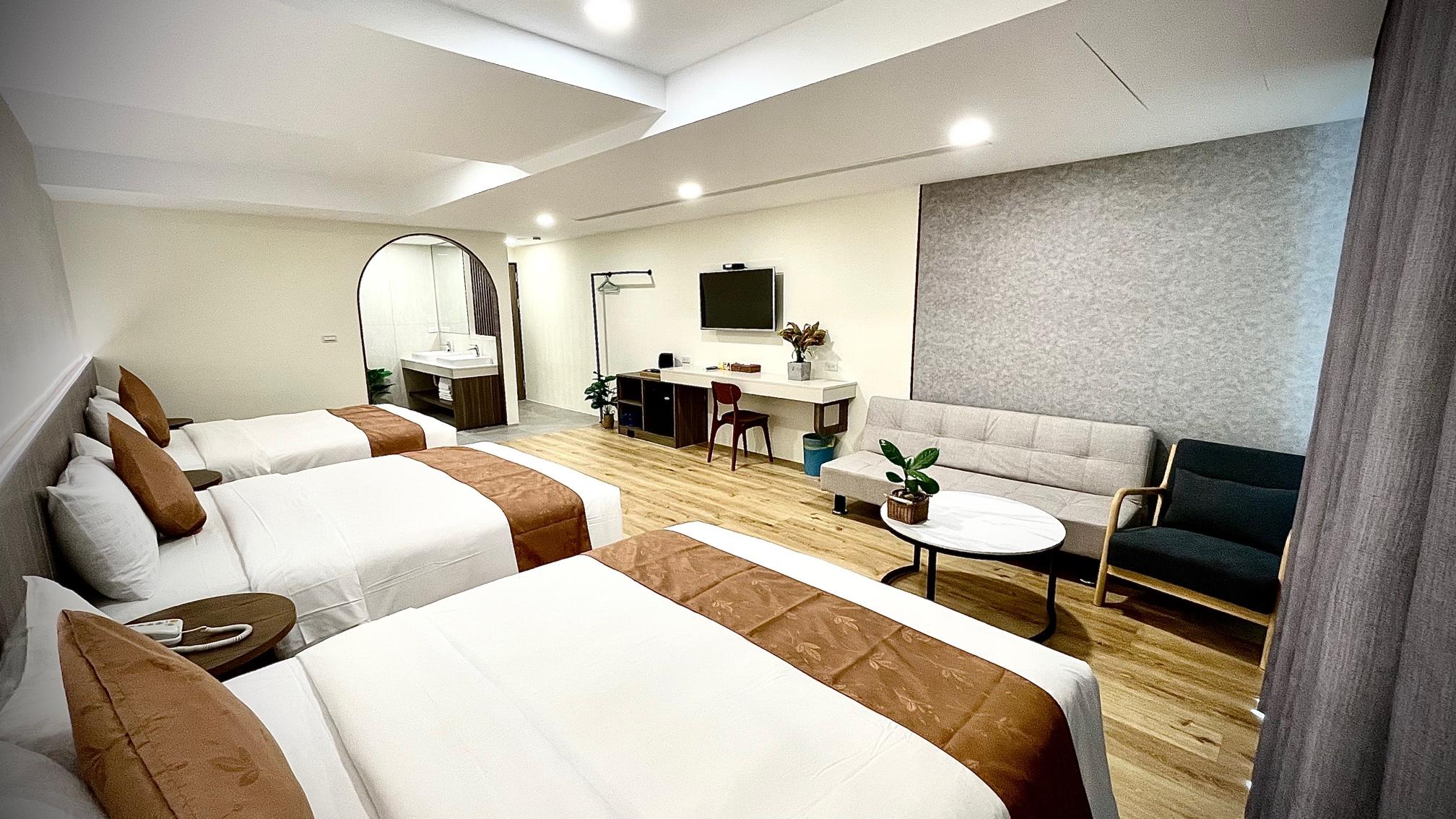 Family, 3 Double Beds, Mountain View