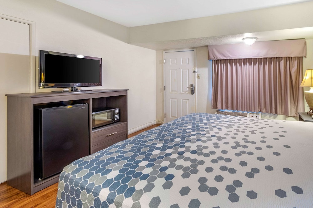 Econo Lodge On Historic Route 66 18/35