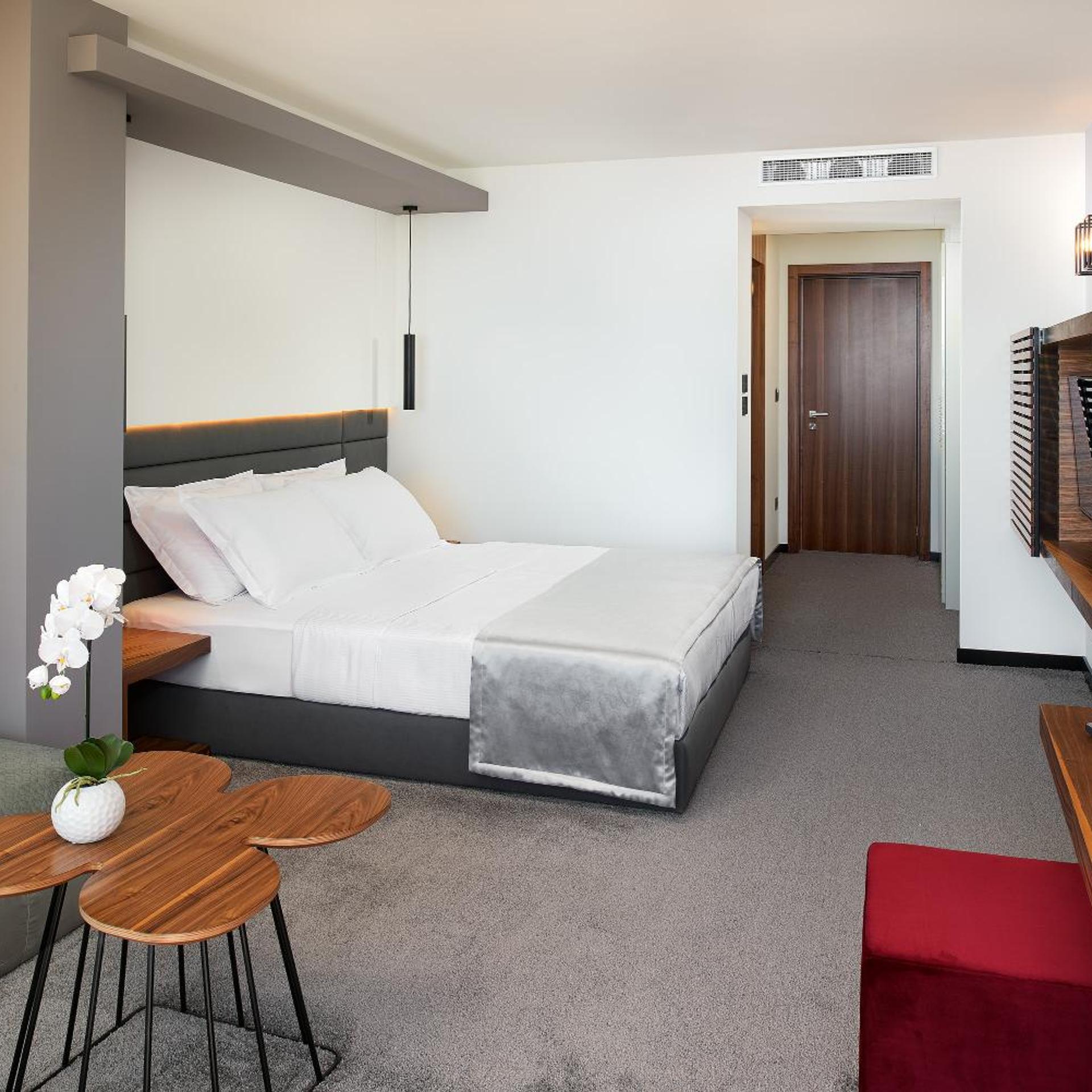 Deluxe, Double Bed, Lateral Side Sea View، Hotel Ani - Adults Only 2/5