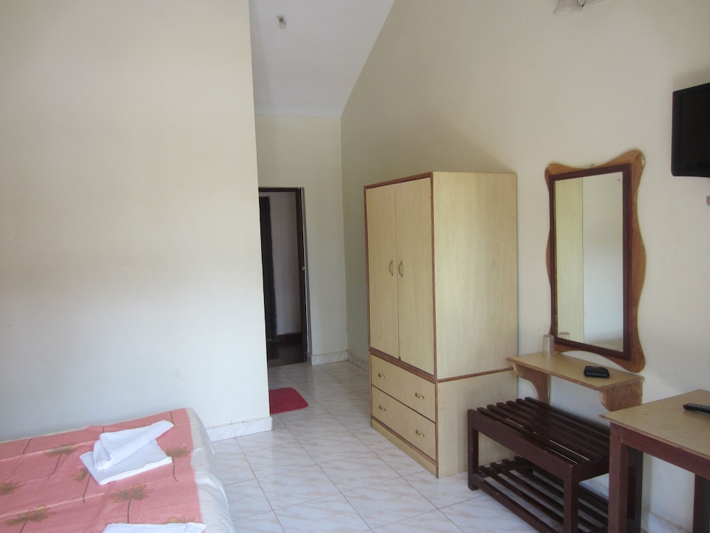 RIVERSIDE REGENCY RESORT 28/37