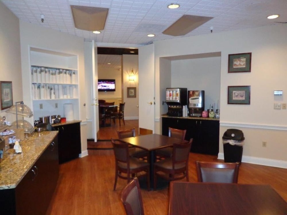 Euro Suites Hotel 47/52