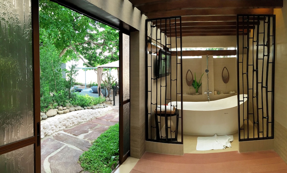 Dakak Park Beach Resort 50/50