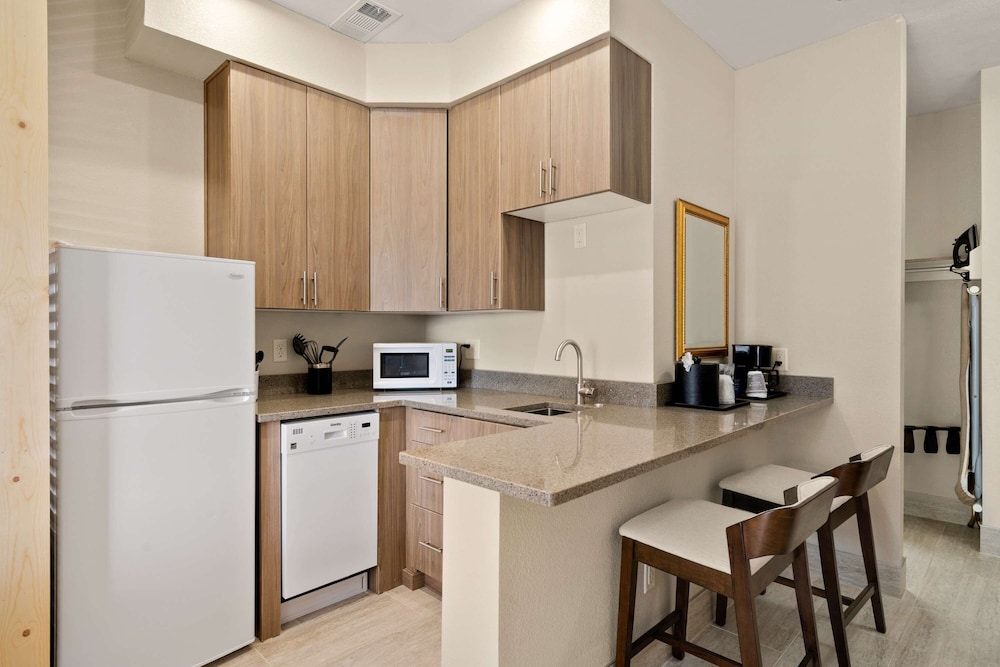Country Inn & Suites By Radisson Greeley Co 37/40