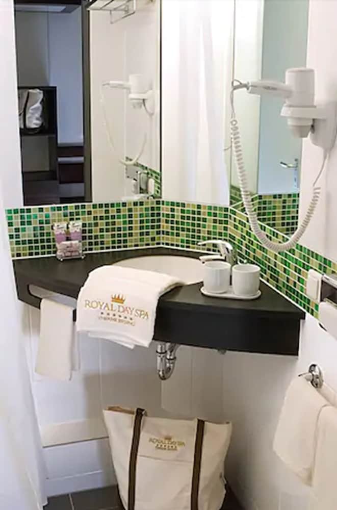 Hotel Arooma 42/47