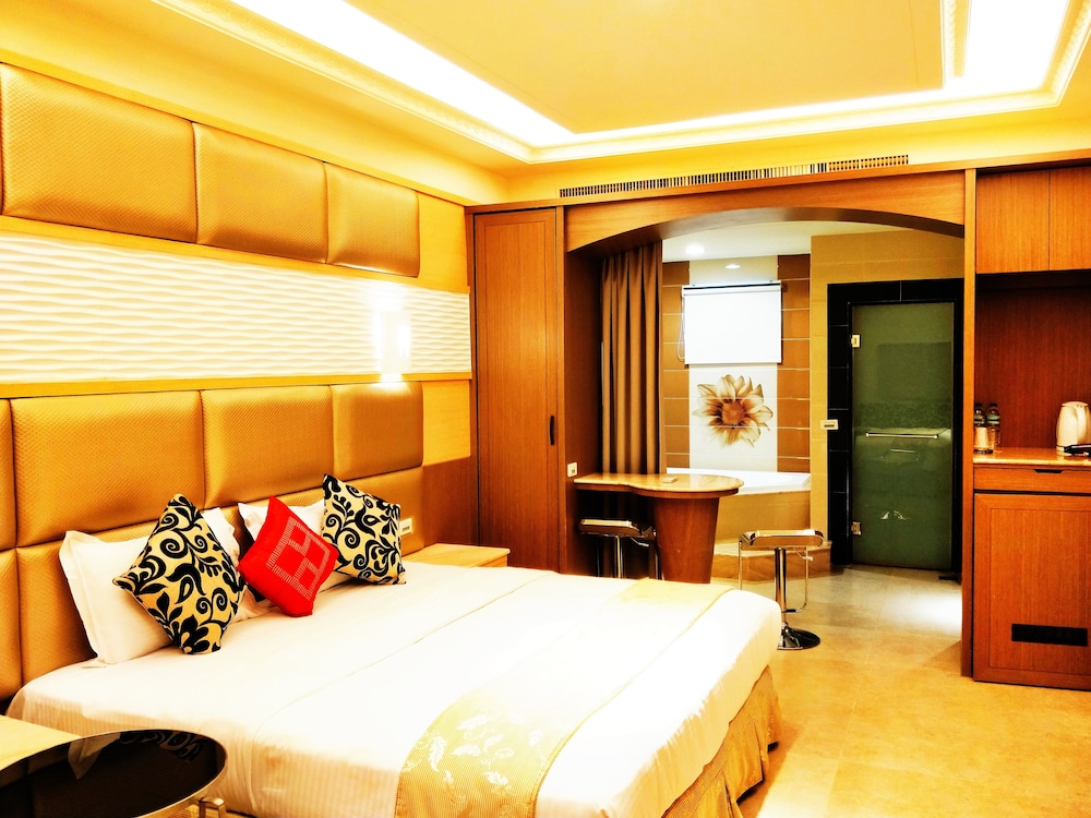 DELUXE, DOUBLE BED