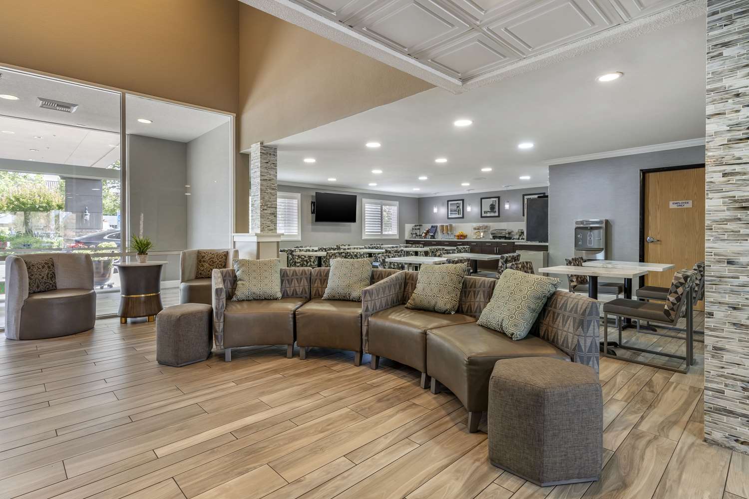 Best Western Plus Vineyard Inn 32/45