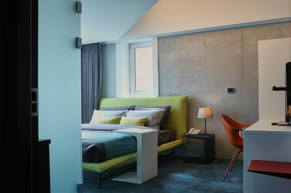 Cocomo Hotel And Gallery 33/54