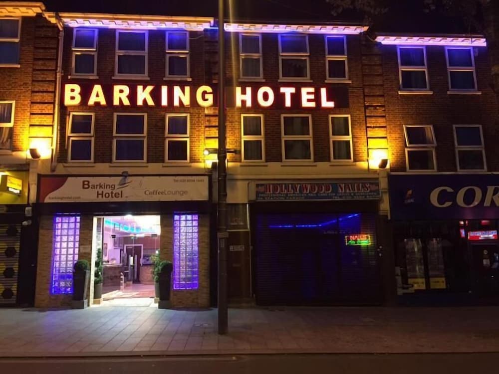 Barking Hotel 3/24