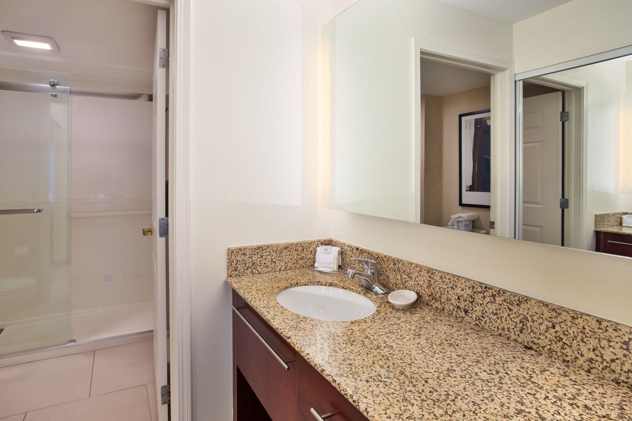Studio, Queen Bed, Residence Inn Grand Rapids West 2/3