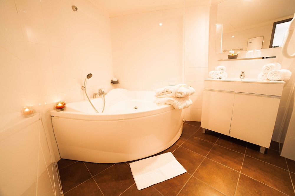 Hotel Les Domes - Perpignan Sud by Hosteletour 14/65