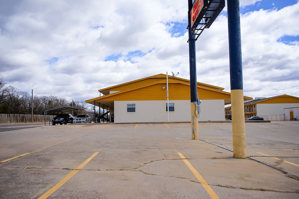 OYO Hotel Duncan, OK - Hwy 81 Near Chisholm Casino 16/22